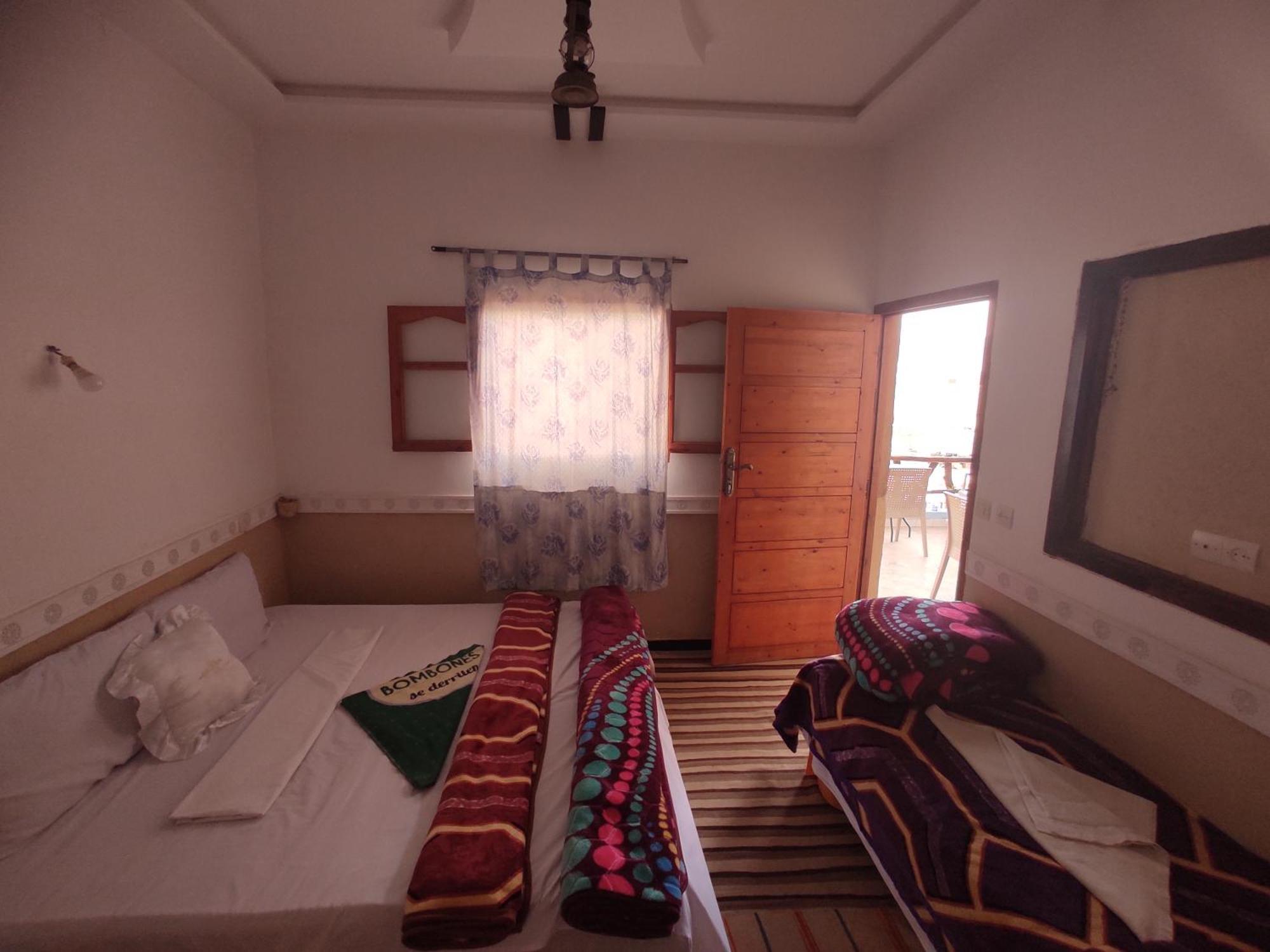 Hotel Restaurant Ait Saderat Boumalne Exterior foto