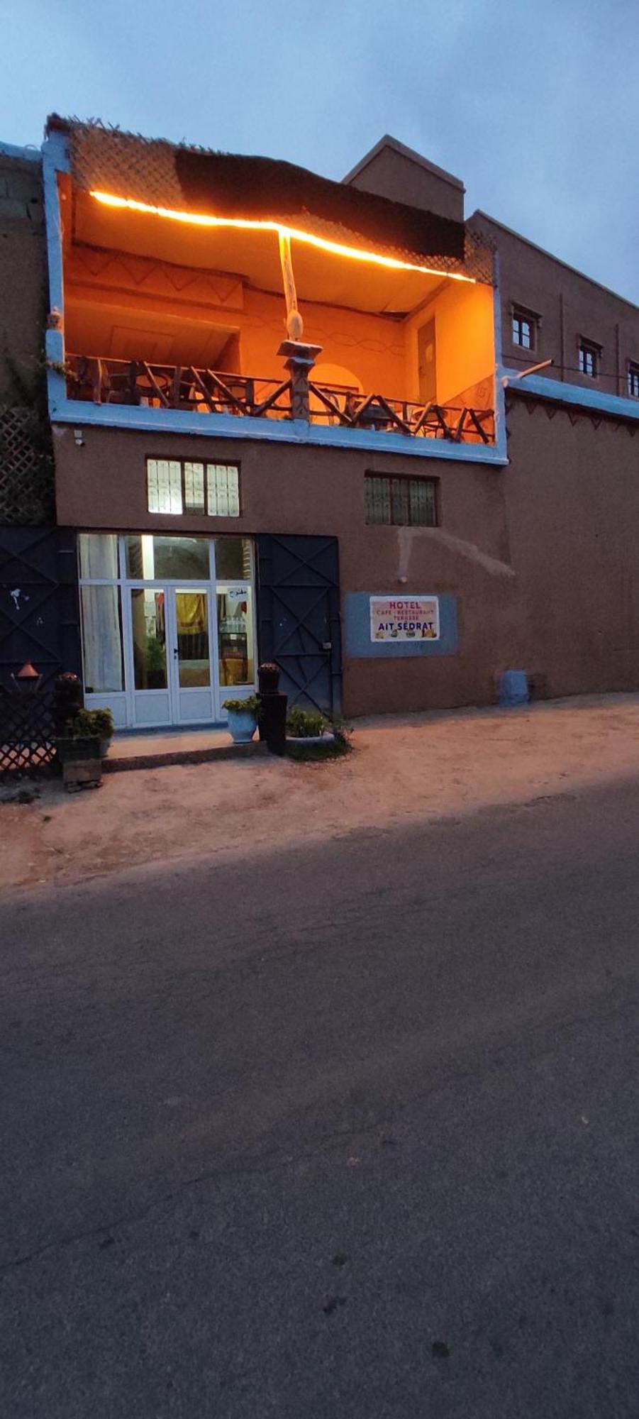 Hotel Restaurant Ait Saderat Boumalne Exterior foto